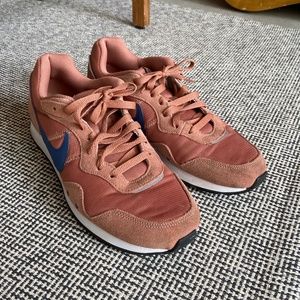 Nike Venture Runner Shoes